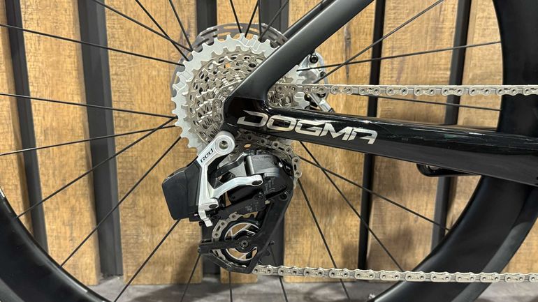Použité Pinarello DOGMA F SRAM RED ETAP AXS 2025 2025 Road & Gravel — obrázek 3 z 15