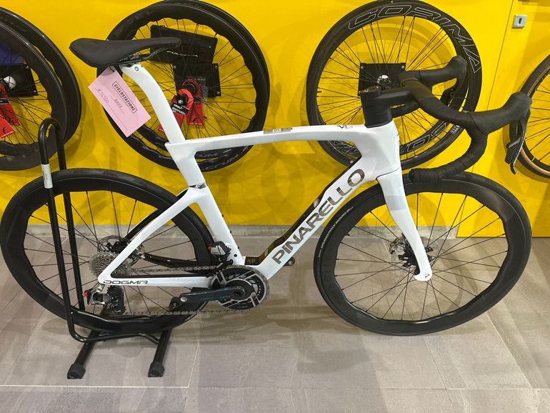Použité Pinarello DOGMA F SRAM RED ETAP AXS 2025 2025 Road & Gravel — obrázek 2 z 4