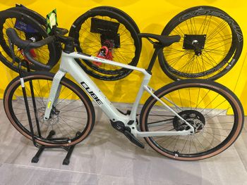 CUBE NUROAD HYBRID C:62, RACE 400X 2026 2026 Road & Gravel de segunda mano, Gris claro — imagen 4 de 4
