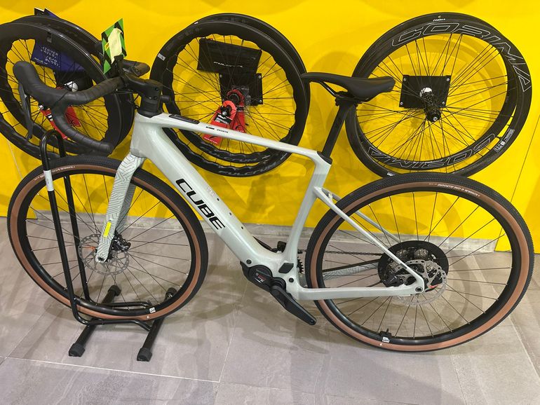 CUBE NUROAD HYBRID C:62, RACE 400X 2026 2026 Road & Gravel de segunda mano, Gris claro — imagen 4 de 4