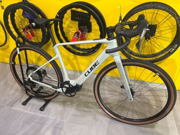 Brugt CUBE NUROAD HYBRID C:62, RACE 400X 2026 2026 Road & Gravel