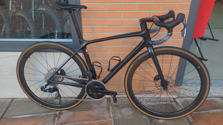 Giant Tcr SRAM Force eTap AXS 2022 Road & Gravel de segunda mano, Negro — imagen 1 de 9