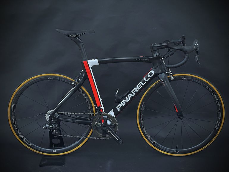 Tweedehands Pinarello Dogma F8 - Campagnolo Record 2019 Road & Gravel — afbeelding 1 van 14