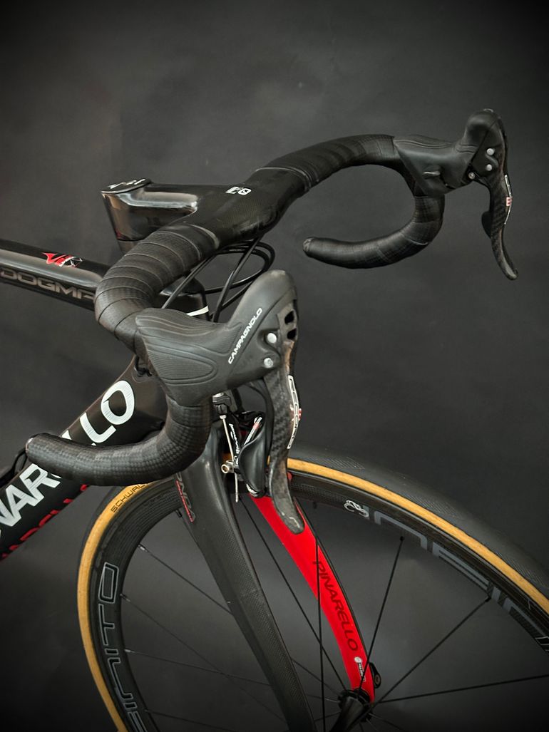 Tweedehands Pinarello Dogma F8 - Campagnolo Record 2019 Road & Gravel — afbeelding 10 van 14