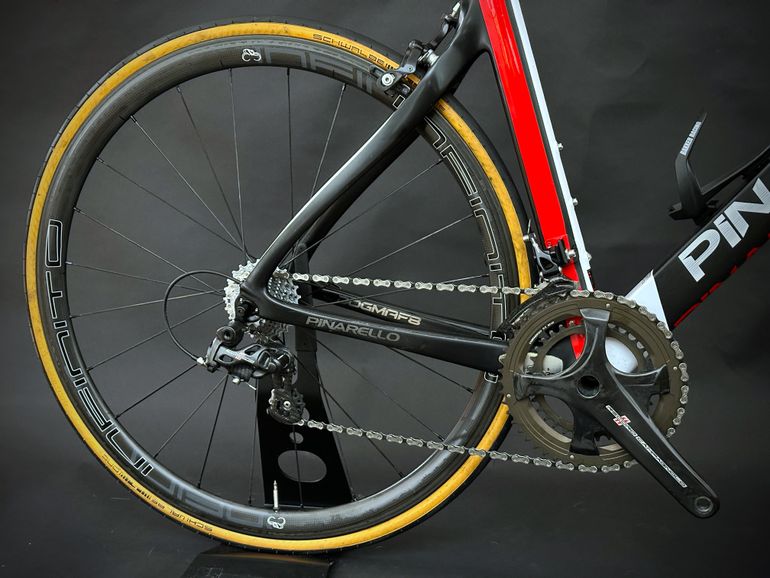 Tweedehands Pinarello Dogma F8 - Campagnolo Record 2019 Road & Gravel — afbeelding 4 van 14
