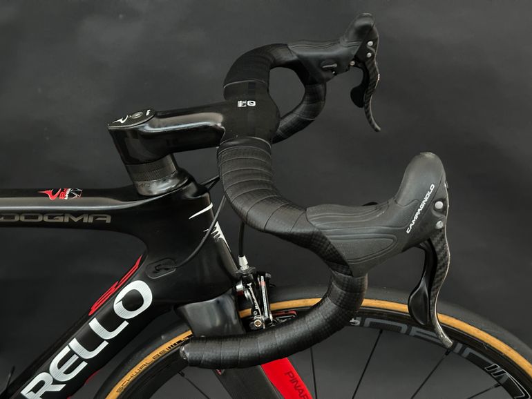 Tweedehands Pinarello Dogma F8 - Campagnolo Record 2019 Road & Gravel — afbeelding 12 van 14