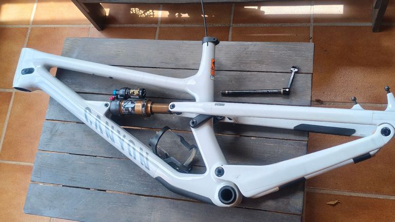 Used Canyon Spectral 125 CF 9 2023 Frameset 2023 Mountainbike, White, 29 — image 25 of 25