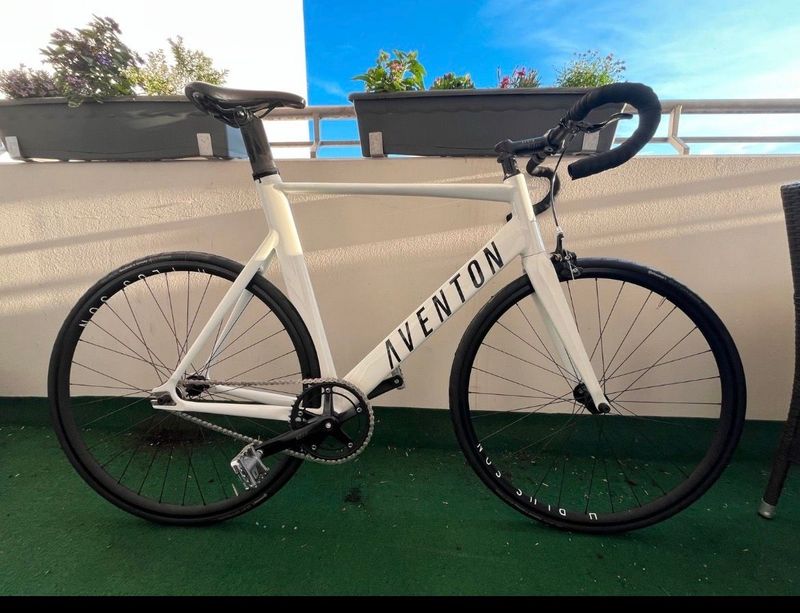 Used Aventon Mataro Fixed Gear Other Microshift 2022 Urban, White — image 2 of 3