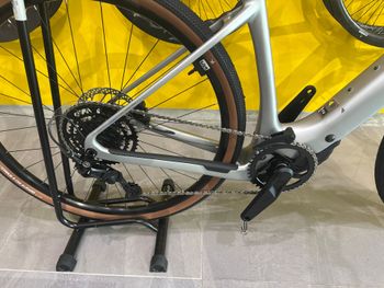 Gebrauchtes CUBE NULANE HYBRID C:62, RACE 400X 2025 2025 Road & Gravel, Hellgrau — Bild 3 von 4