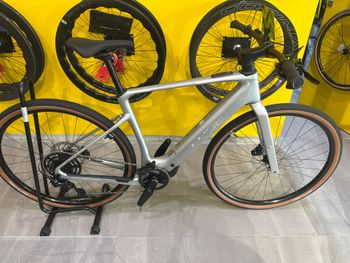 Gebrauchtes CUBE NULANE HYBRID C:62, RACE 400X 2025 2025 Road & Gravel, Hellgrau — Bild 2 von 4