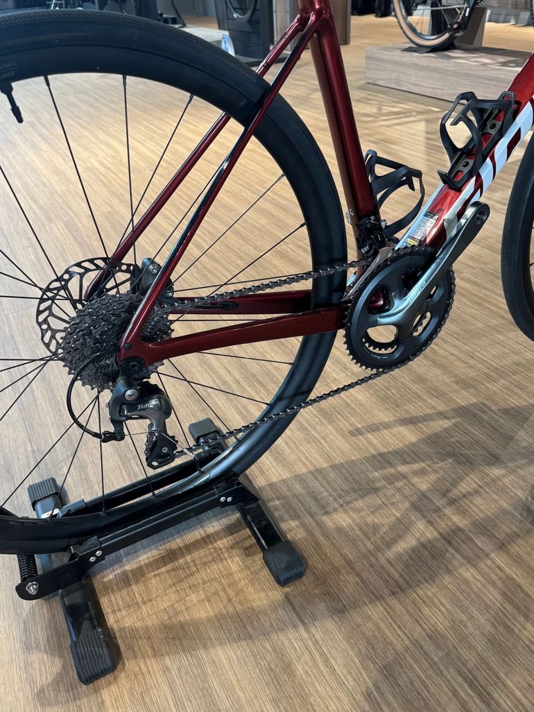 Used Giant Defy Advanced 3 2024 2024 Road & Gravel, Red — image 4 of 4