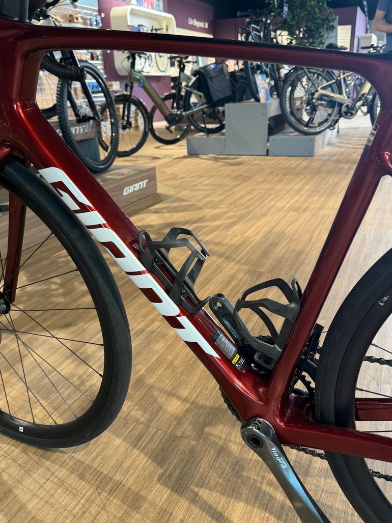 Used Giant Defy Advanced 3 2024 2024 Road & Gravel, Red — image 3 of 4