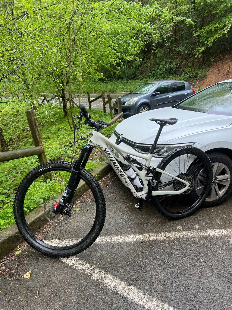 Specialized Stumpjumper Comp 2023 2023 Mountainbike de segunda mano, Blanco — imagen 1 de 5