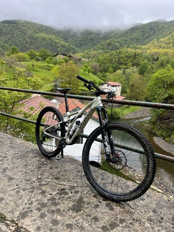 Specialized Stumpjumper Comp 2023 2023 Mountainbike de segunda mano, Blanco — imagen 3 de 5
