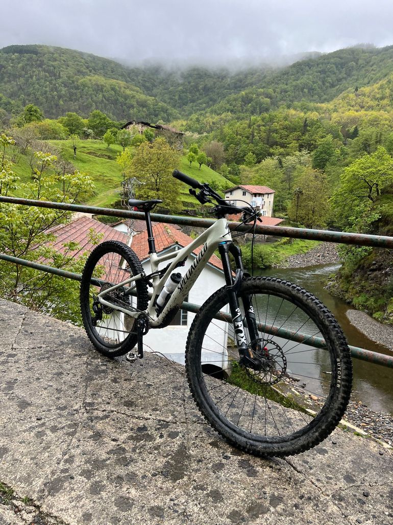 Specialized Stumpjumper Comp 2023 2023 Mountainbike de segunda mano, Blanco — imagen 3 de 5