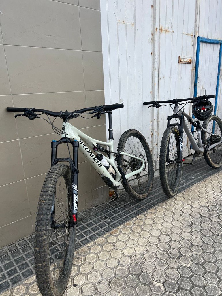 Specialized Stumpjumper Comp 2023 2023 Mountainbike de segunda mano, Blanco — imagen 4 de 5