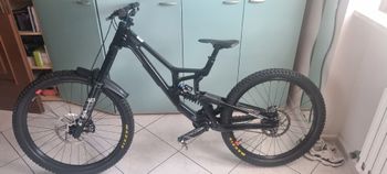 Tweedehands Santa Cruz V10 DH S 2024 2024 MTB