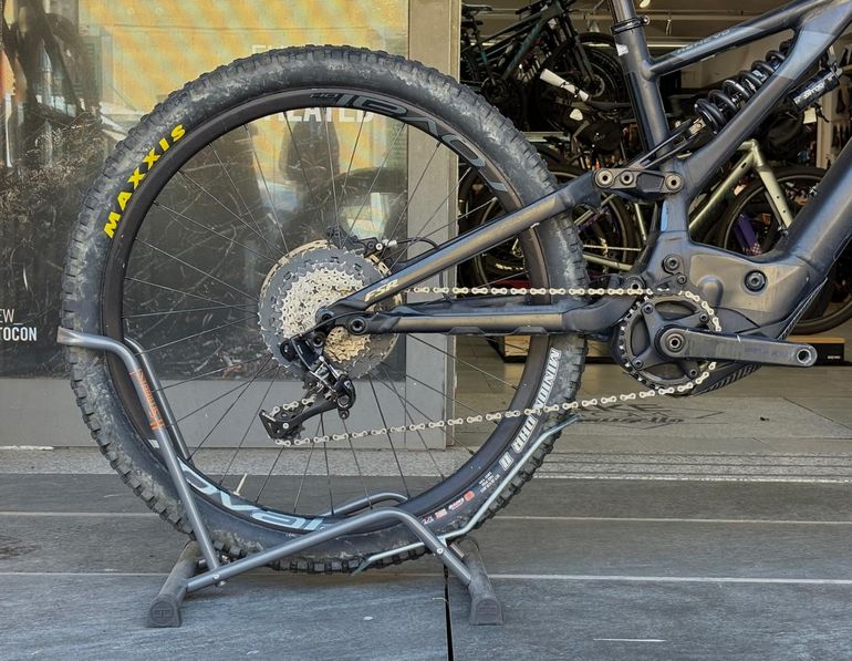 Used Specialized Turbo Kenevo Expert 2020 2020 Mountainbike, Black, 27.5 — image 3 of 5