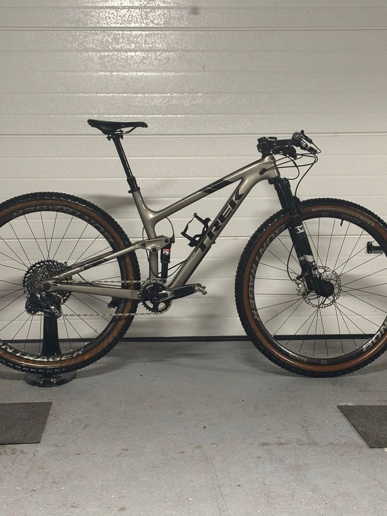 Tweedehands Trek Top Fuel 9.7 2018 2018 Mountainbike — afbeelding 1 van 5