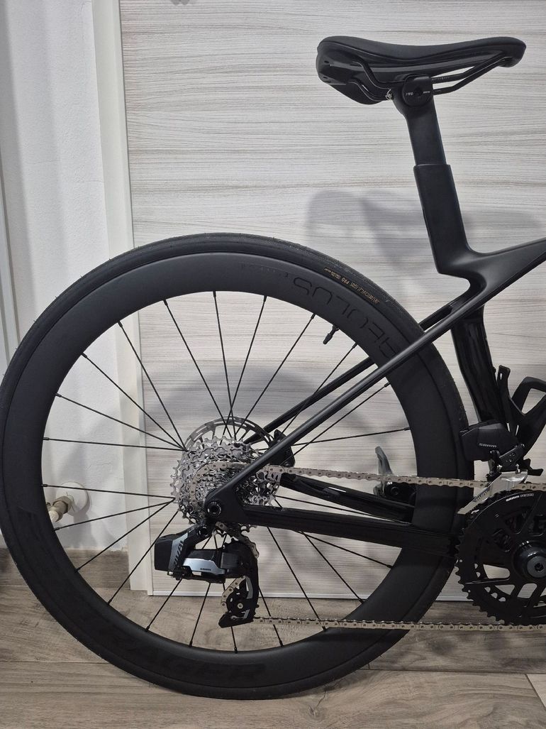 Used Trek Madone SL 6 AXS Gen 8 2027 2027 Road & Gravel, Black — image 2 of 10
