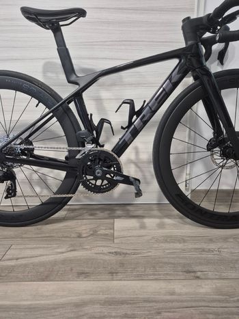 Used Trek Madone SL 6 AXS Gen 8 2027 2027 Road & Gravel, Black — image 3 of 10