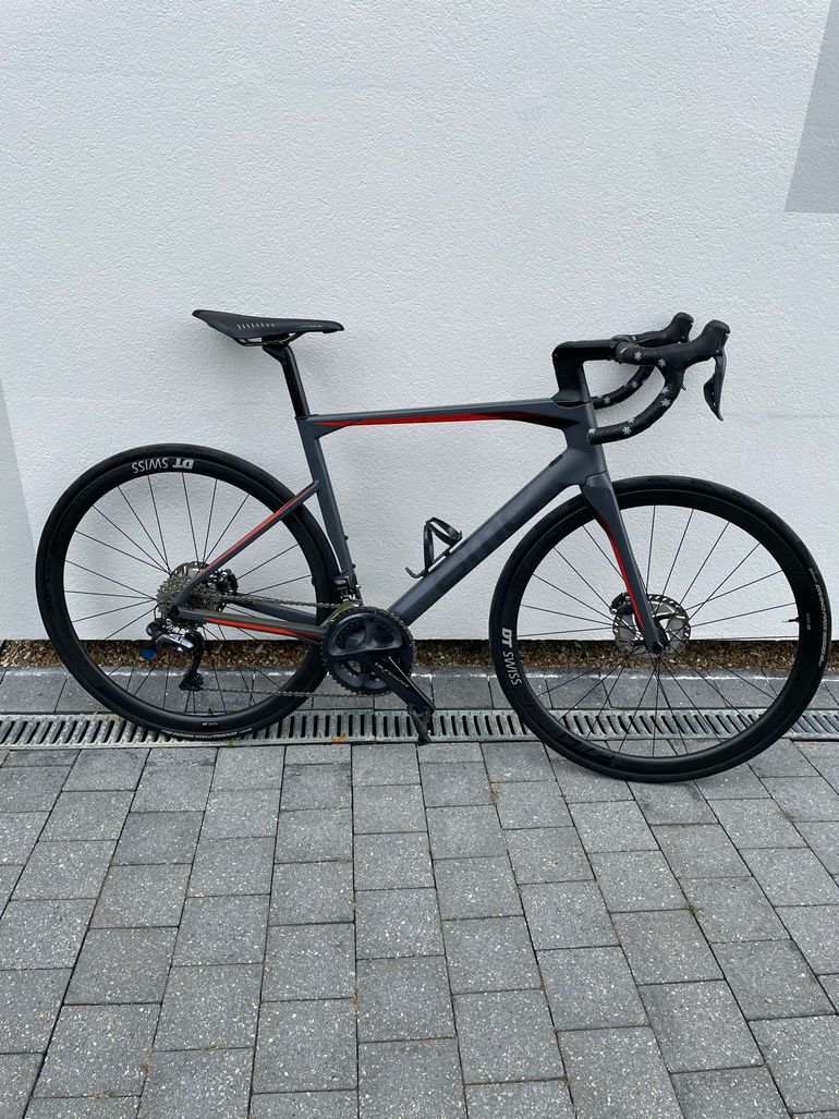 Używany BMC Roadmachine 01 THREE 2020 2020 Road & Gravel — zdjęcie 1 z 7