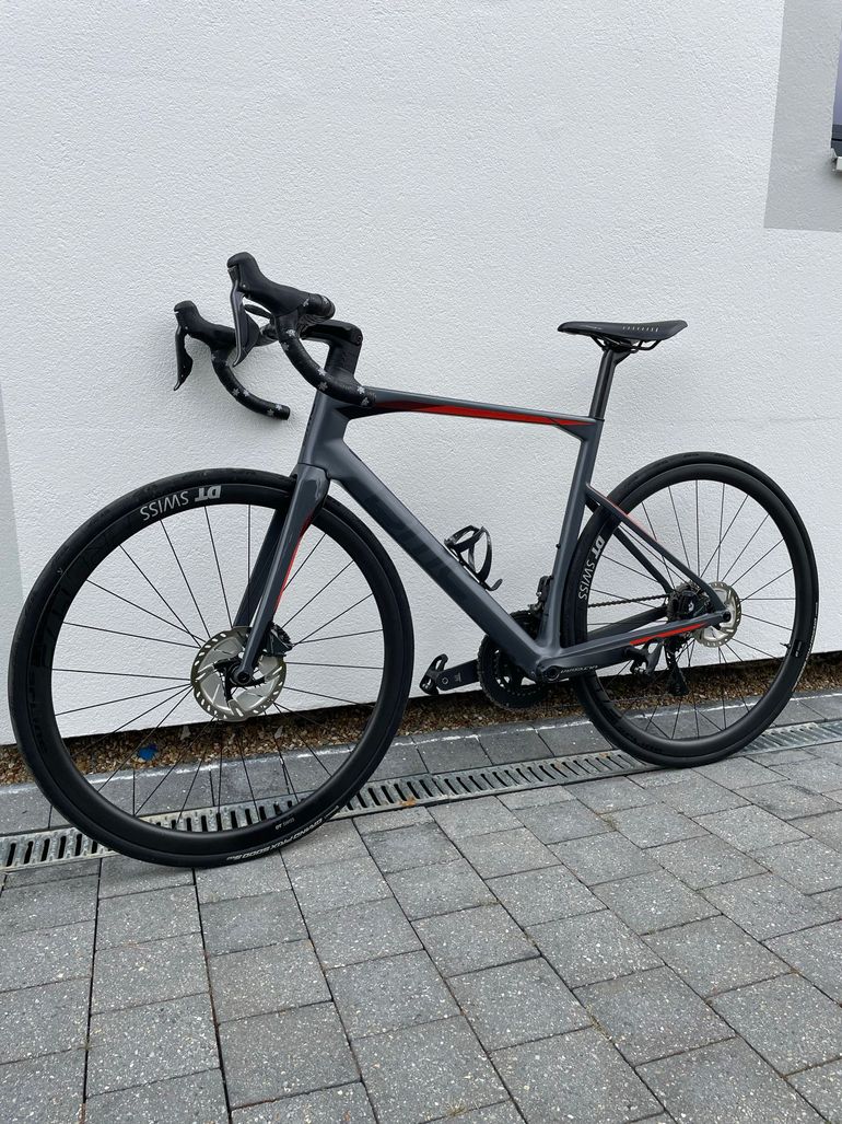 Używany BMC Roadmachine 01 THREE 2020 2020 Road & Gravel — zdjęcie 2 z 7