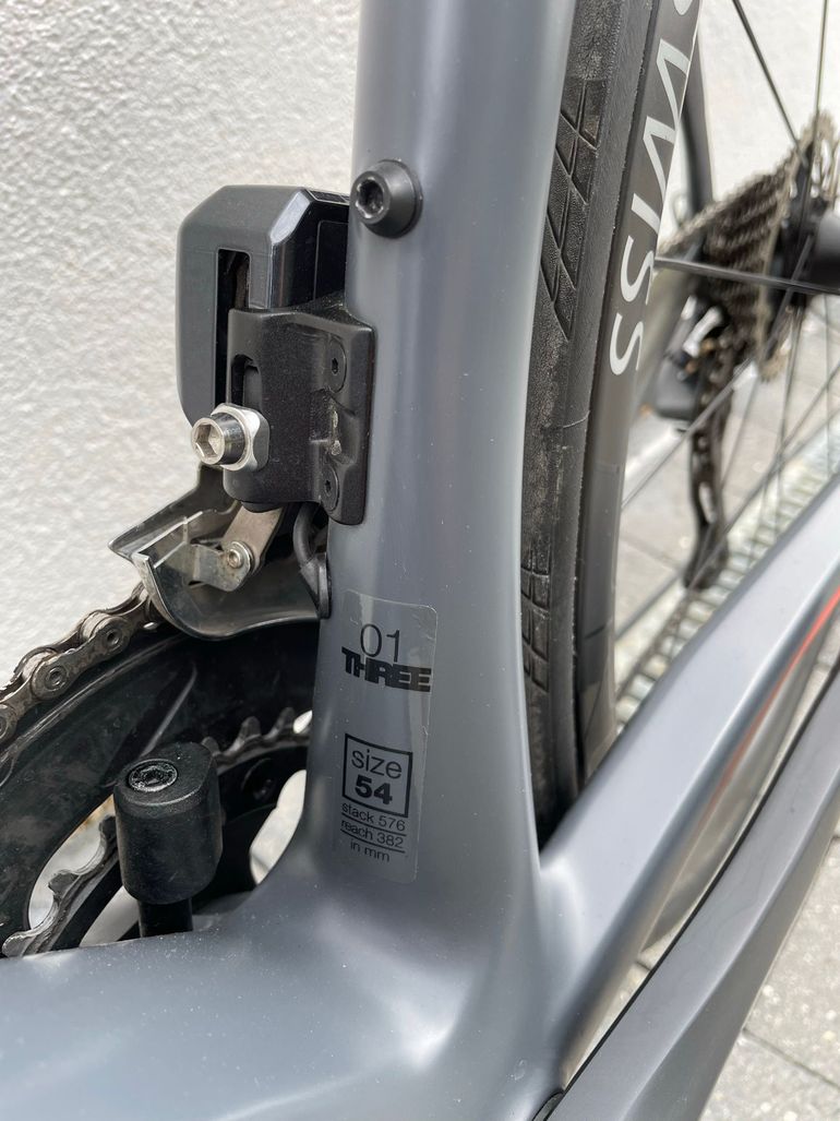 Używany BMC Roadmachine 01 THREE 2020 2020 Road & Gravel — zdjęcie 4 z 7