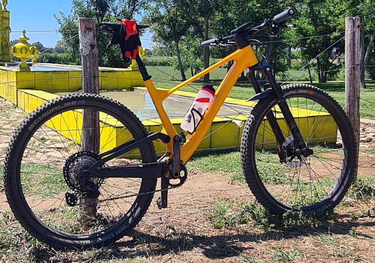 Used Scott Spark 910 2023 2023 Mountainbike, Orange, 29 — image 1 of 9