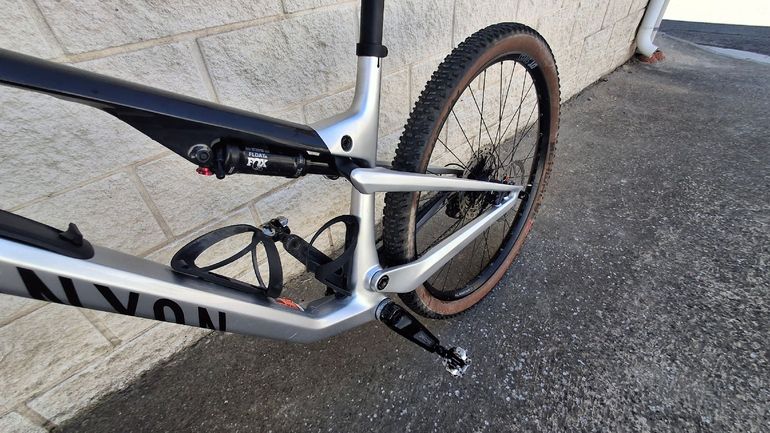 Used Canyon Lux Trail CF 6 2024 2024 Mountainbike, Light Gray, 29 — image 9 of 9