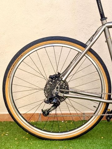 Used Seven Cycles Custom SRAM Force eTap AXS 2006 Road & Gravel, Light Gray — image 3 of 13