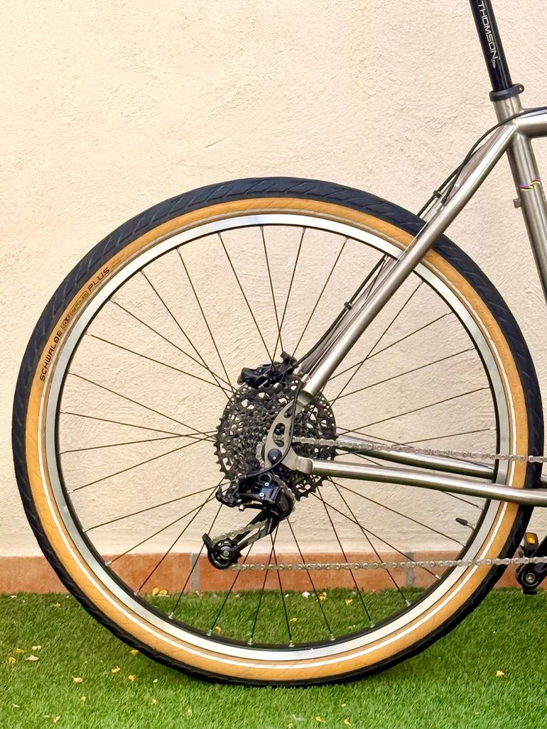 Used Seven Cycles Custom SRAM Force eTap AXS 2006 Road & Gravel, Light Gray — image 3 of 13