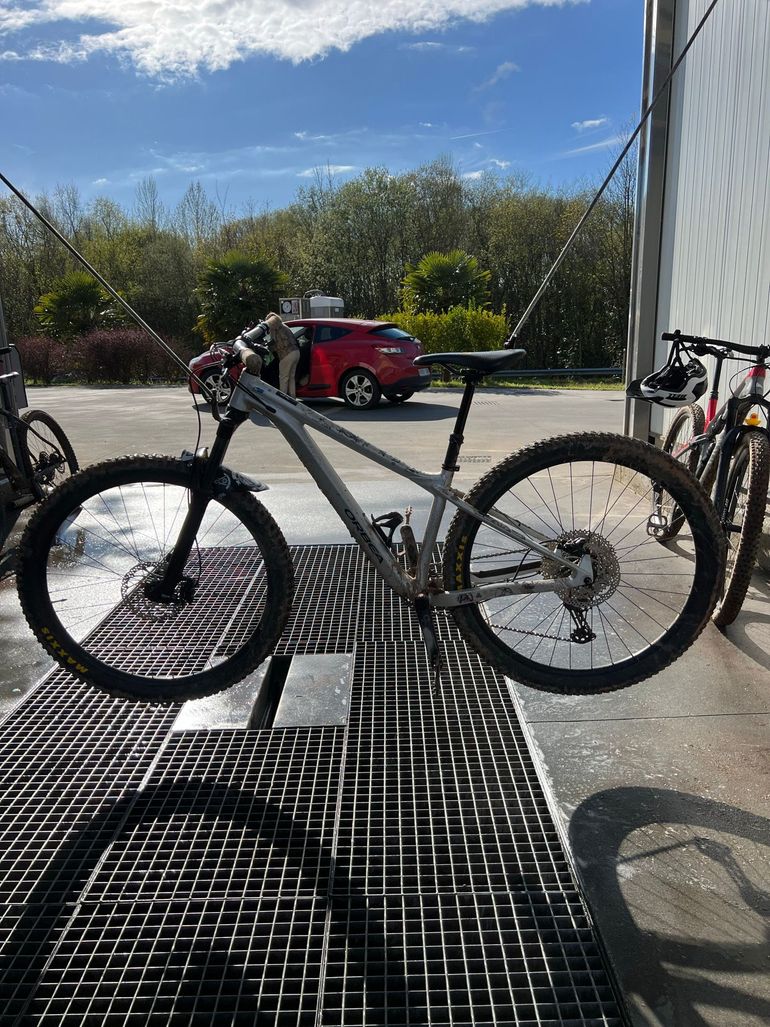 Used Orbea LAUFEY H10 2022 2022 Mountainbike, Light Gray, 29 — image 3 of 10