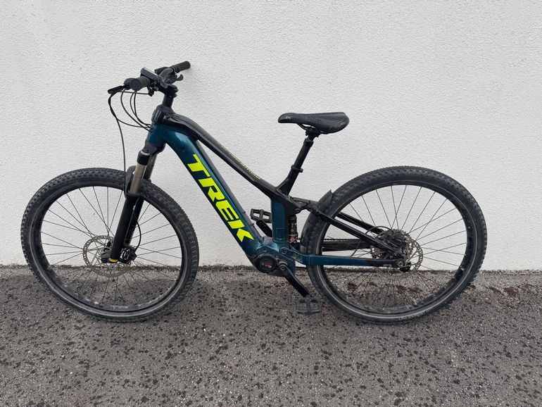 Used Trek Powerfly FS 4 625 2022 2022 Mountainbike, Green, 27.5, 29 — image 1 of 3