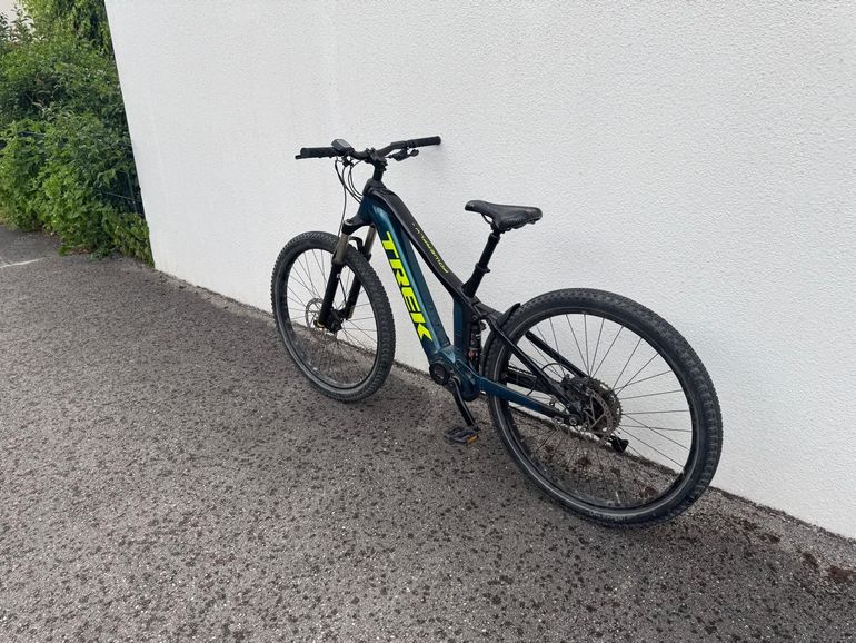 Used Trek Powerfly FS 4 625 2022 2022 Mountainbike, Green, 27.5, 29 — image 2 of 3