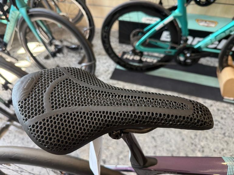 Used Bianchi Infinito Launch Edition ULTEGRA DI2 2026 2026 Road & Gravel, Purple — image 4 of 7