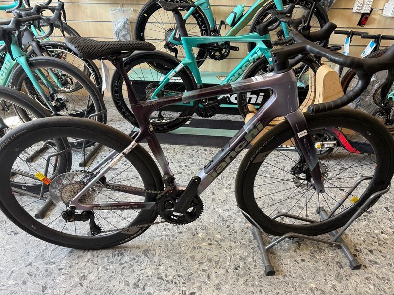 Bianchi Infinito Launch Edition ULTEGRA DI2 2026 2026 Road & Gravel usato
