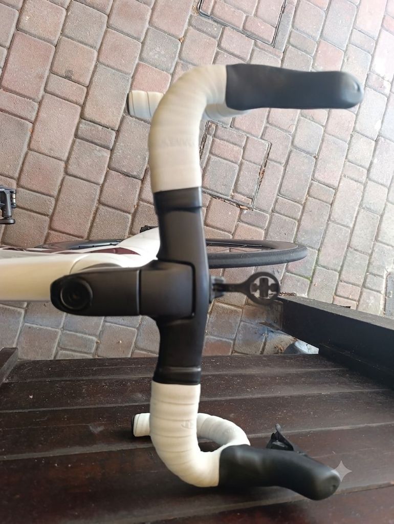 Used Trek Madone SLR 6 2021 2021 Road & Gravel, White — image 4 of 4