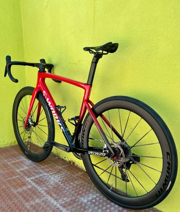 Specialized Tarmac SRAM Red eTap AXS 2024 Road & Gravel d'occasion — image 6 sur 10