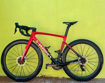 Specialized Tarmac SRAM Red eTap AXS 2024 Road & Gravel d'occasion — image 2 sur 10