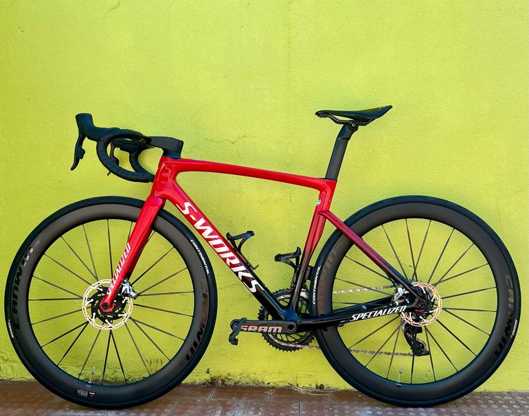 Specialized Tarmac SRAM Red eTap AXS 2024 Road & Gravel d'occasion — image 2 sur 10