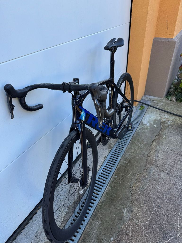 Used Trek Madone SL 7 Gen 6 2023 2023 Road & Gravel, Blue — image 11 of 13