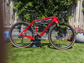 Used Trek Checkpoint Shimano 105 Di2 2023 Road & Gravel, Red — image 2 of 10