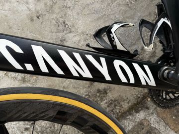Gebrauchtes Canyon Aeroad CFR Disc eTap 2021 2021 Road & Gravel, Schwarz — Bild 2 von 12