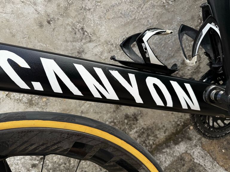 Canyon Aeroad CFR Disc eTap 2021 2021 Road & Gravel d'occasion — image 2 sur 12