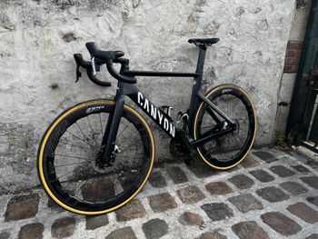 Canyon Aeroad CFR Disc eTap 2021 2021 Road & Gravel d'occasion — image 4 sur 12