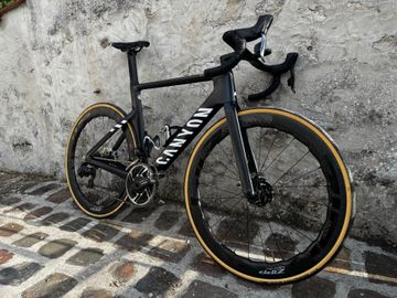 Gebrauchtes Canyon Aeroad CFR Disc eTap 2021 2021 Road & Gravel, Schwarz — Bild 1 von 12