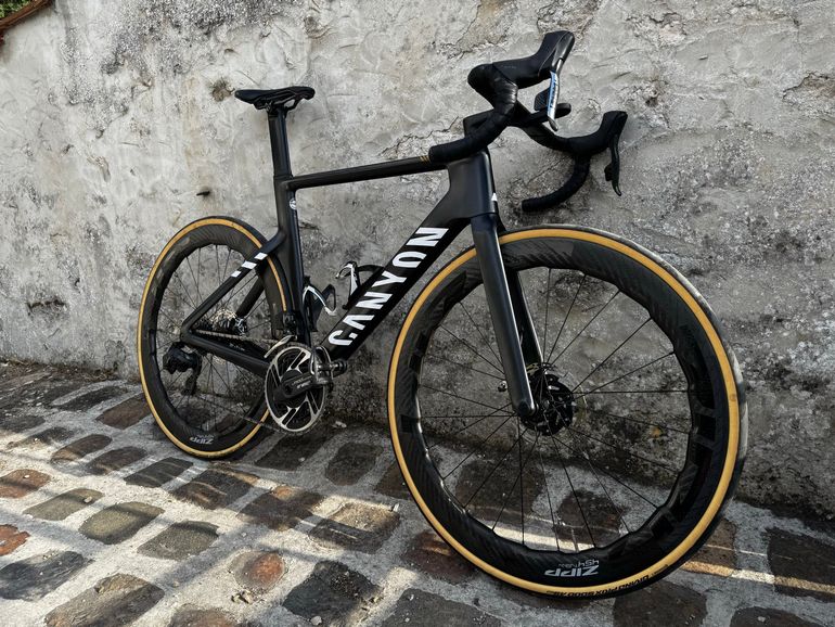 Canyon Aeroad CFR Disc eTap 2021 2021 Road & Gravel d'occasion — image 1 sur 12