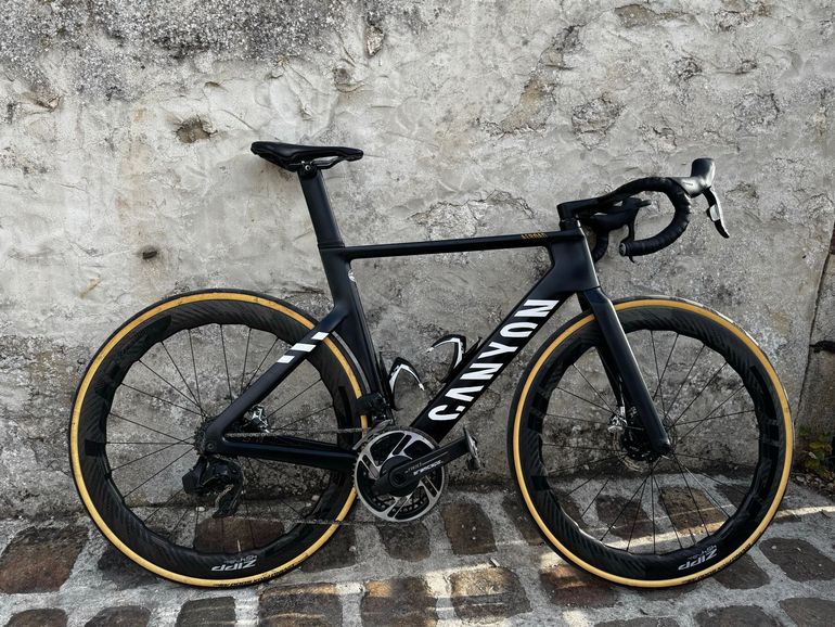 Canyon Aeroad CFR Disc eTap 2021 2021 Road & Gravel d'occasion — image 3 sur 12