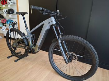 Used Trek Rail+ 9.7 Gen 5 2026 2026 Mountainbike, Light Gray — image 2 of 5